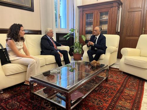 Il Rappr Del Governo incontra il Prefetto di OR _ foto 3 (1)